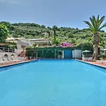 Un Paradiso A Sorrento Con Piscina Apartment