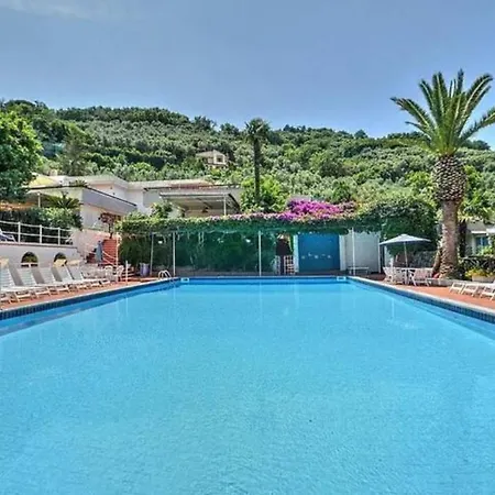 Un Paradiso A Sorrento Con Piscina Apartment