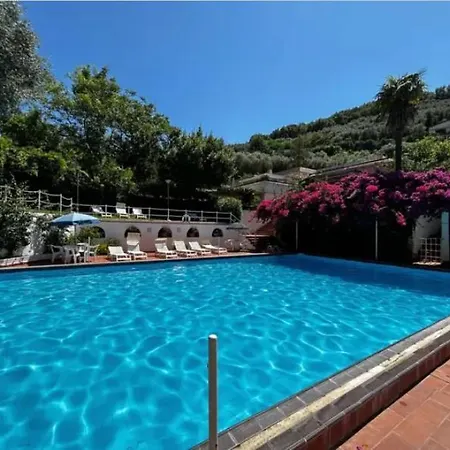 Un Paradiso A Sorrento Con Piscina Massa Lubrense