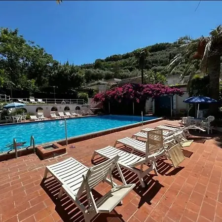 Un Paradiso A Sorrento Con Piscina